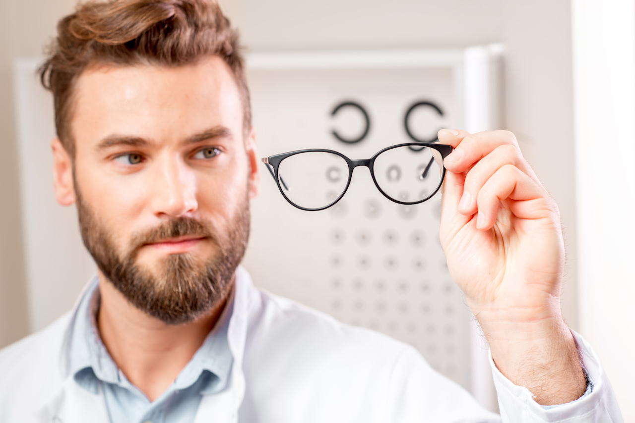 AusbildungsGuide Wie wird man Optiker bzw. Kontaktlinsenspezialist?