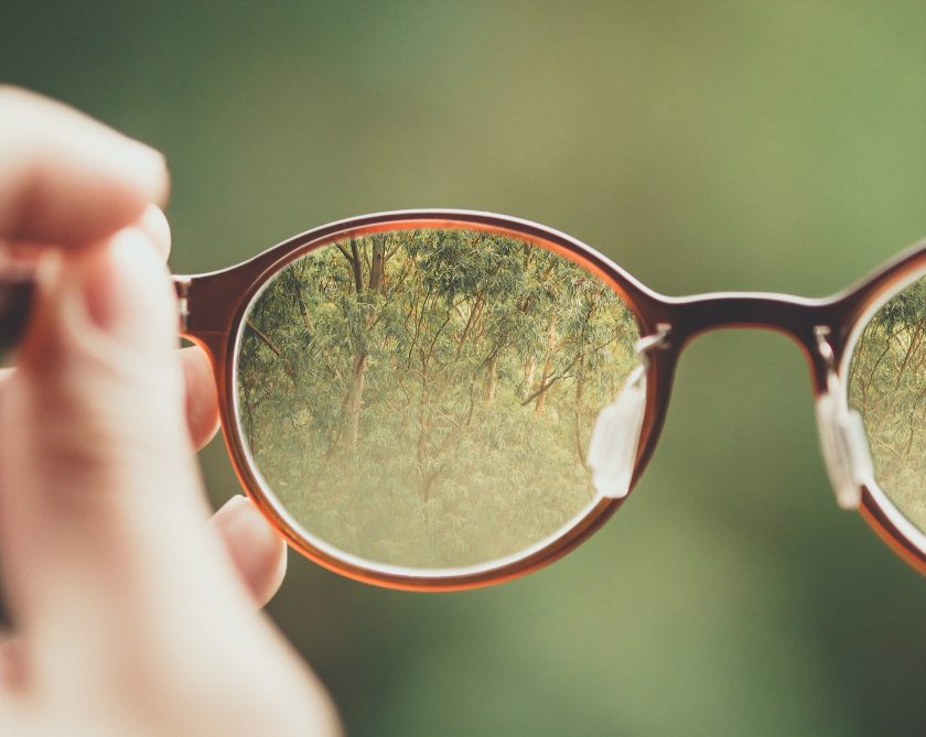Brillengläser und Glasgeometrie – Optiker Steiermark