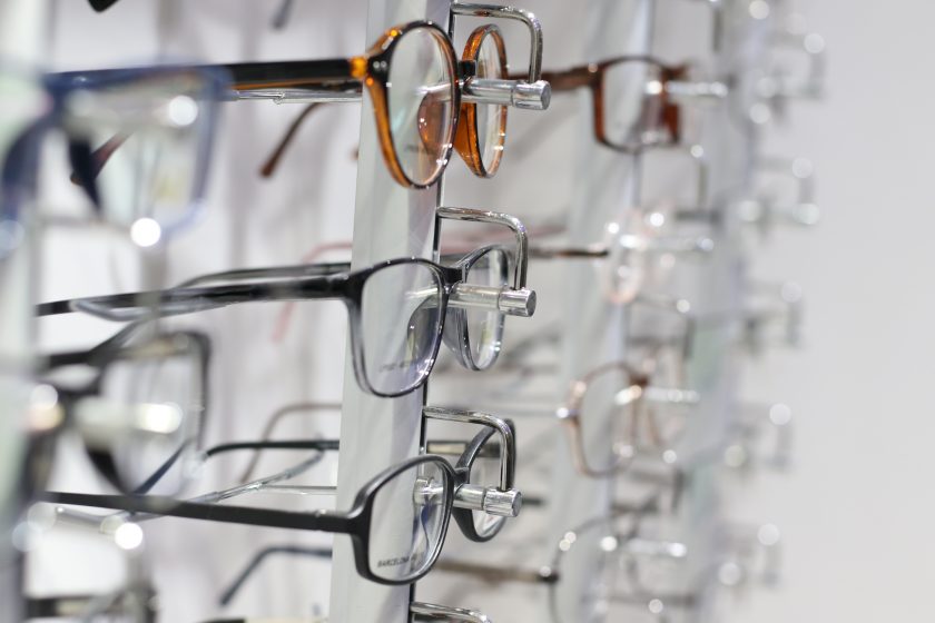 Brillengläser und Glasgeometrie – Optiker Steiermark