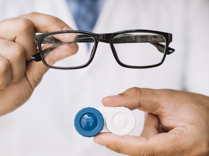 © Freepik Brille und Kontaktlinsen im Vergleich