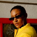 Frau mit Sonnenbrille